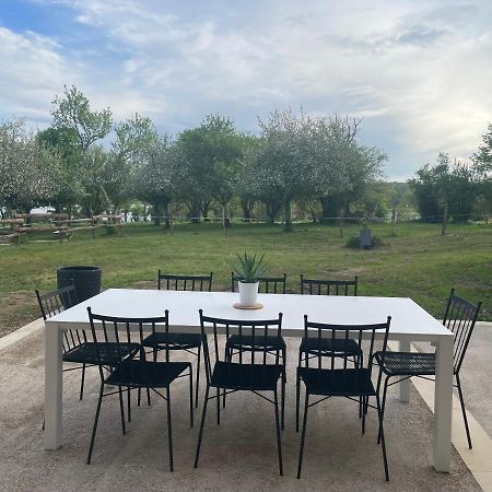 Gite A La Campagne Au Bord D'Un Lac 8 Personnes Saint-Quentin-sur-Charente エクステリア 写真