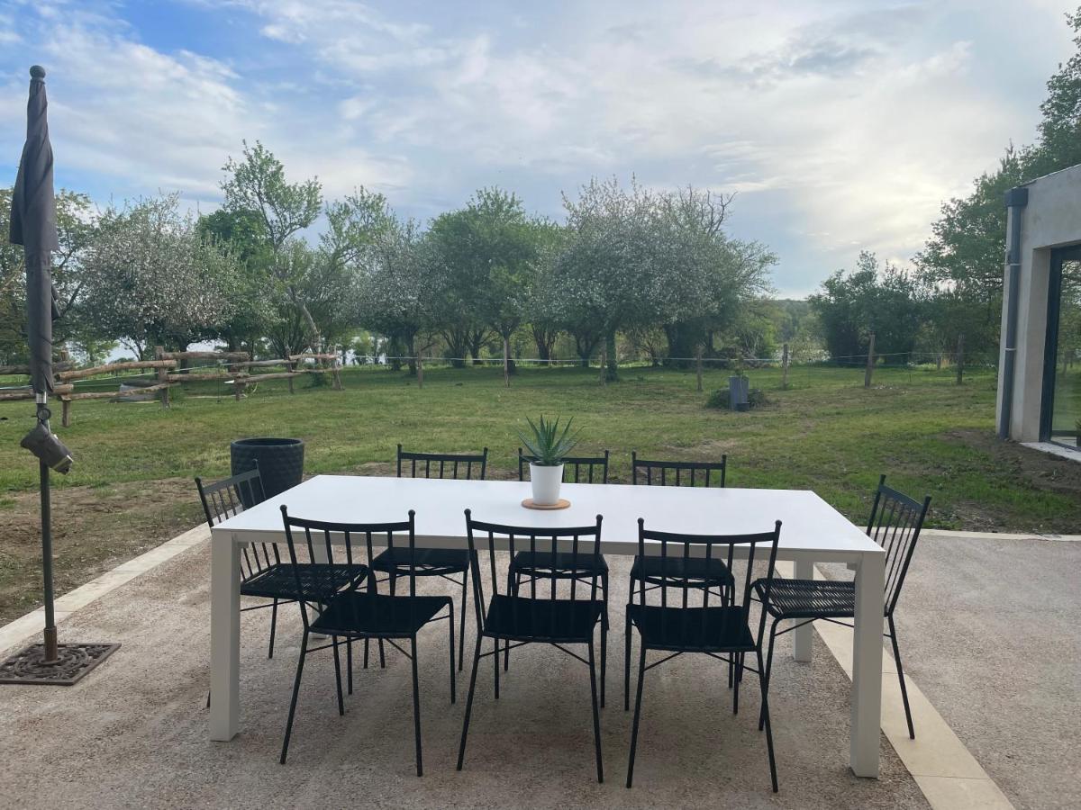Gite A La Campagne Au Bord D'Un Lac 8 Personnes Saint-Quentin-sur-Charente エクステリア 写真